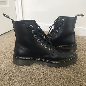 Dr. Martens Luana size 6